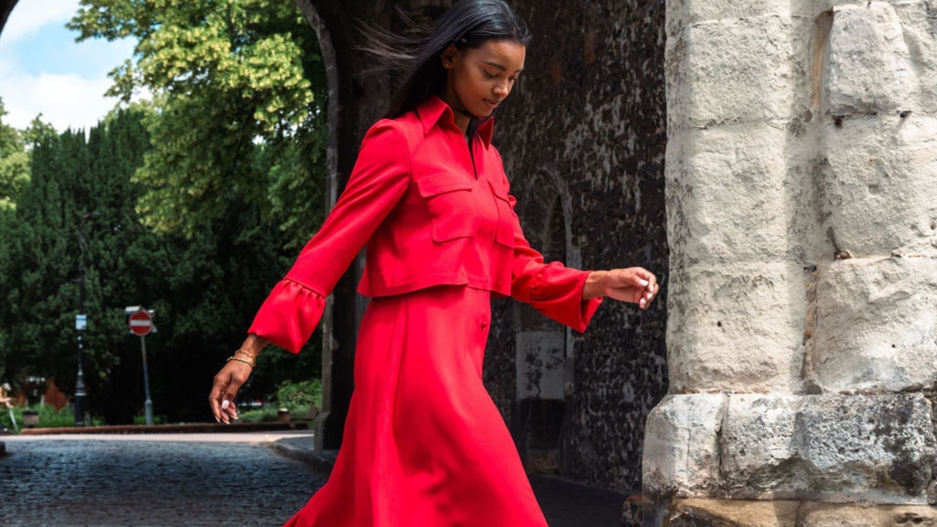 Choosing Colours and Fabrics for Summer Weddings in 2026